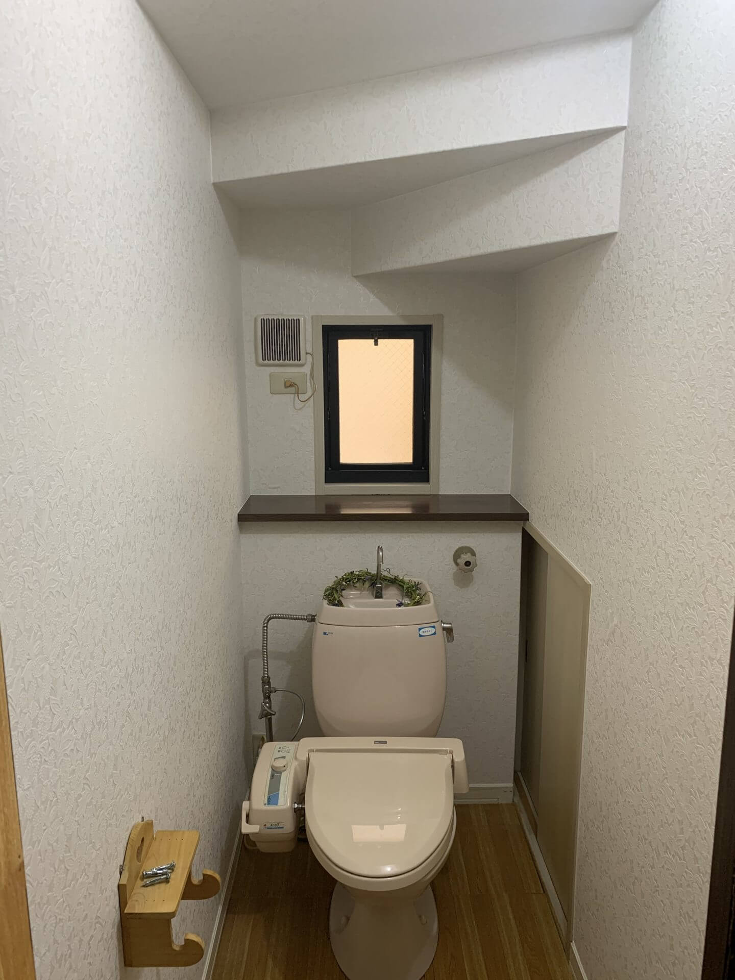 秋田市牛島 T様邸～トイレの天井・壁紙の張り替え～ 秋田でクロス壁紙の張替えなら いい壁ドットコム お部屋快適リフォーム